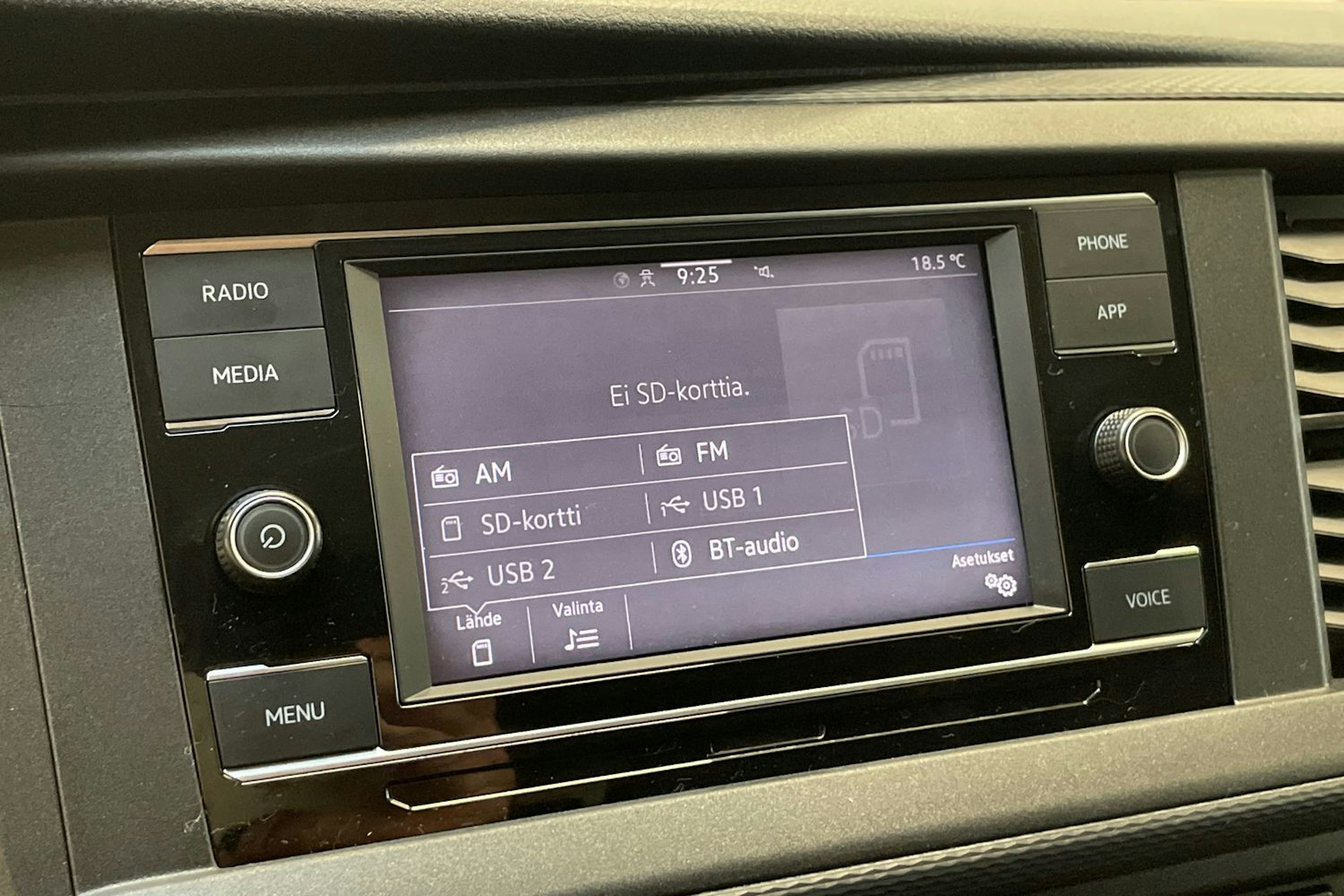 harmaa Volkswagen Transporter 2024 kuva 20.