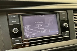 harmaa Volkswagen Transporter 2024 kuva 20.