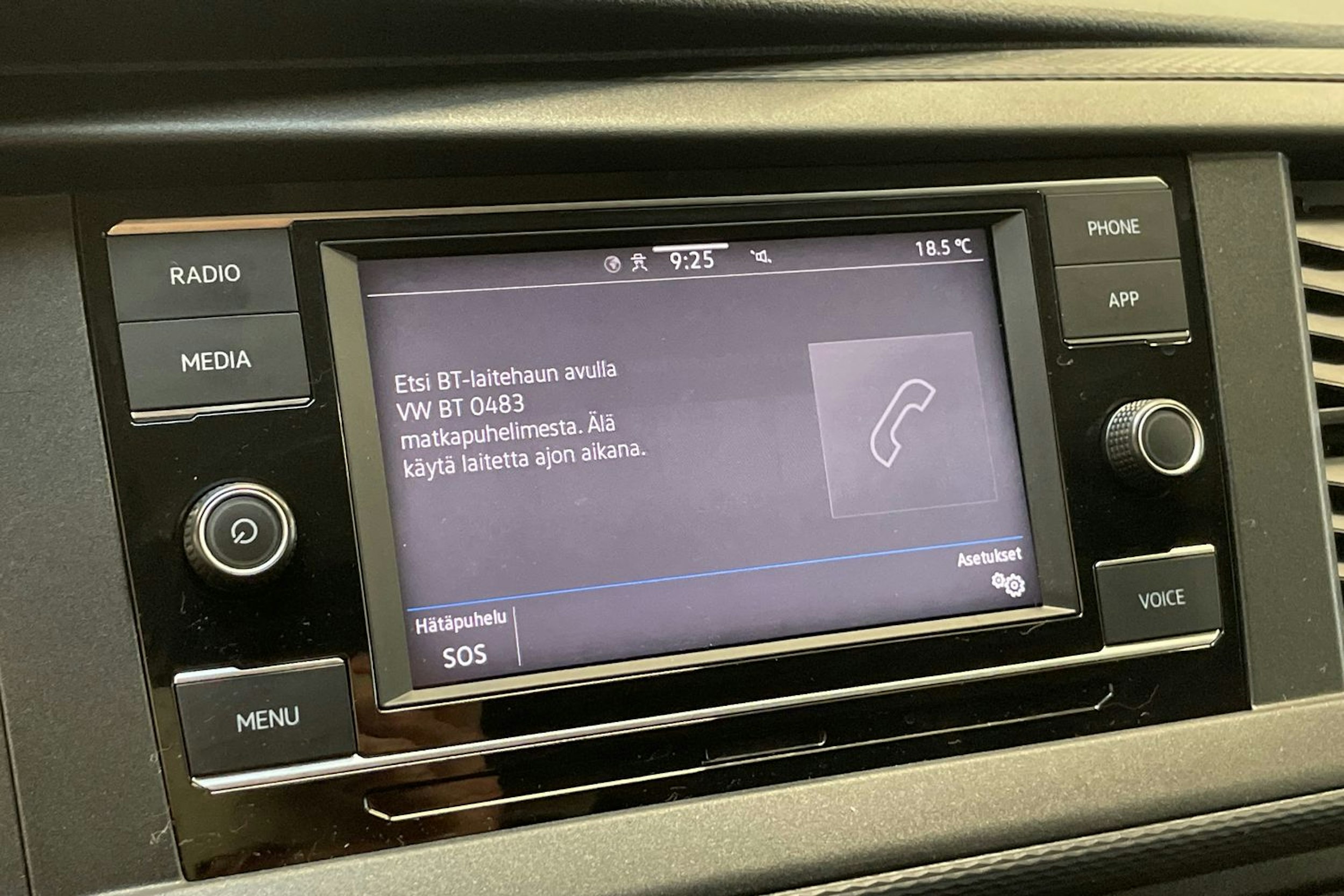 harmaa Volkswagen Transporter 2024 kuva 21.