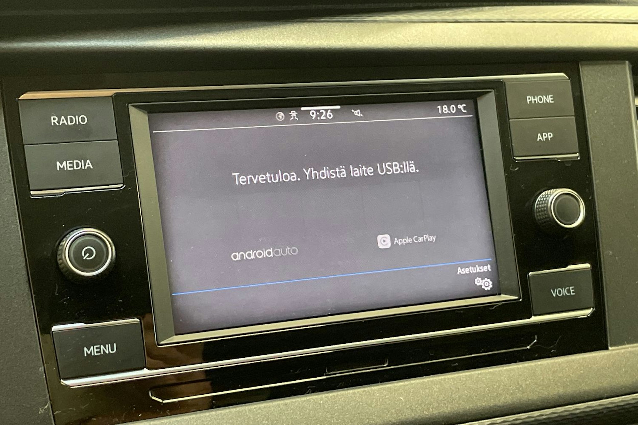 harmaa Volkswagen Transporter 2024 kuva 22.