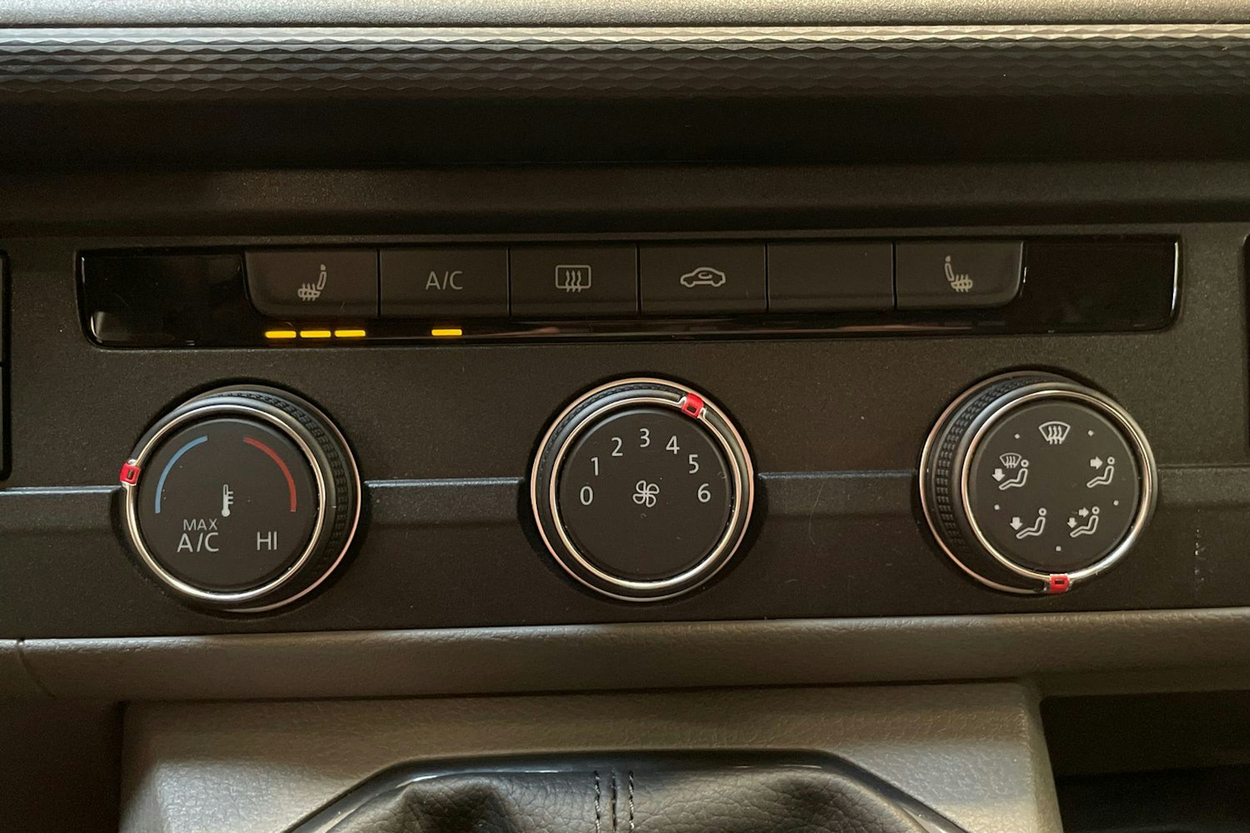 harmaa Volkswagen Transporter 2024 kuva 24.