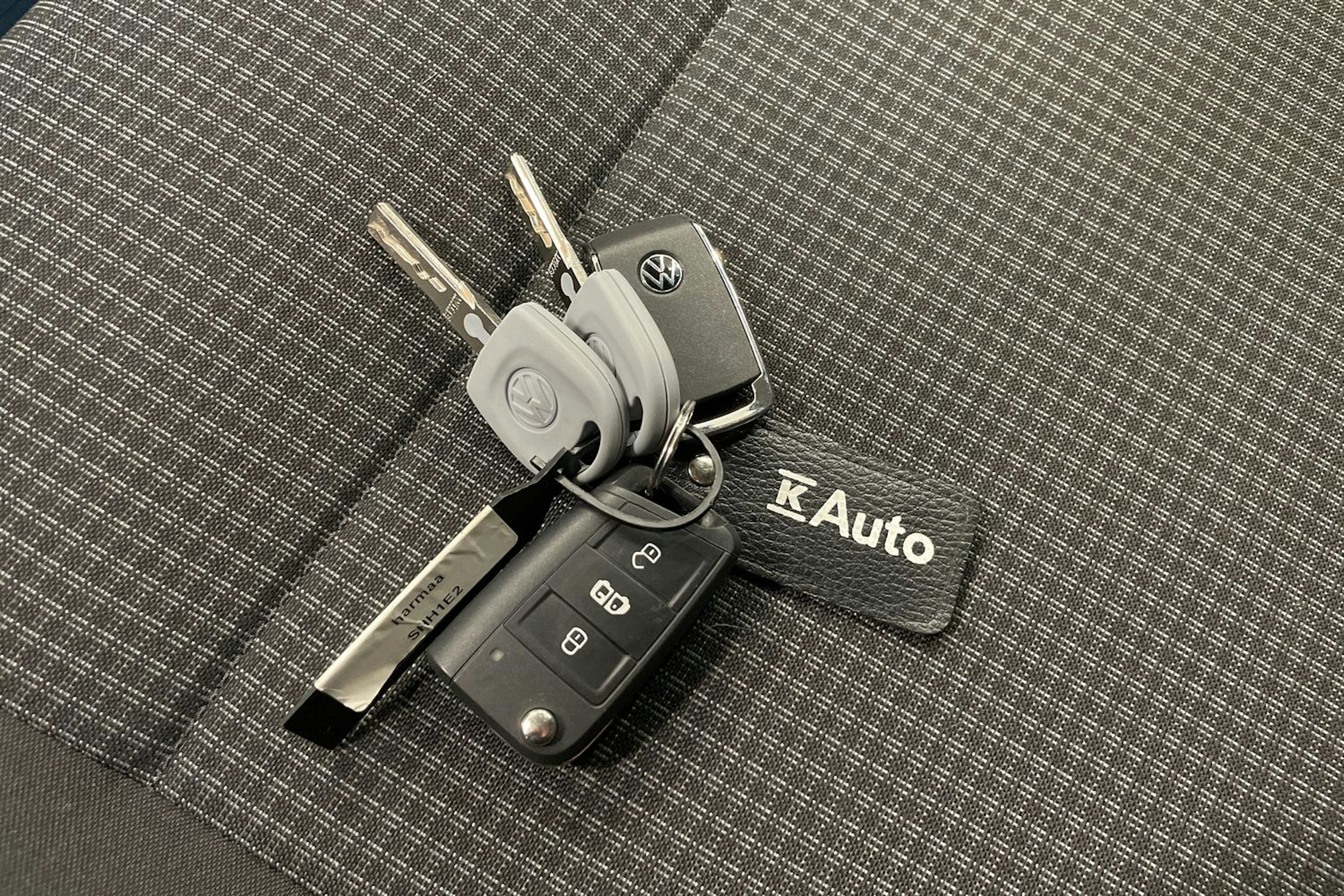 harmaa Volkswagen Transporter 2024 kuva 28.