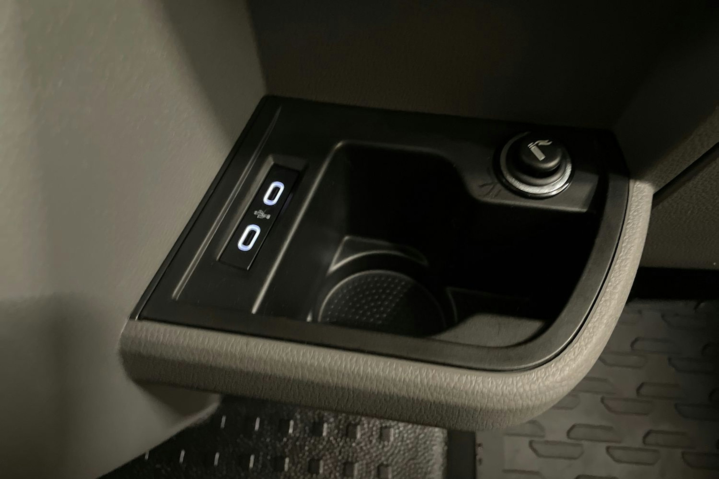 harmaa Volkswagen Transporter 2024 kuva 30.