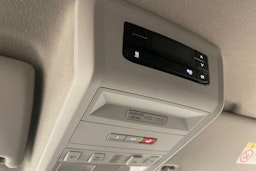 harmaa Volkswagen Transporter 2024 kuva 31.