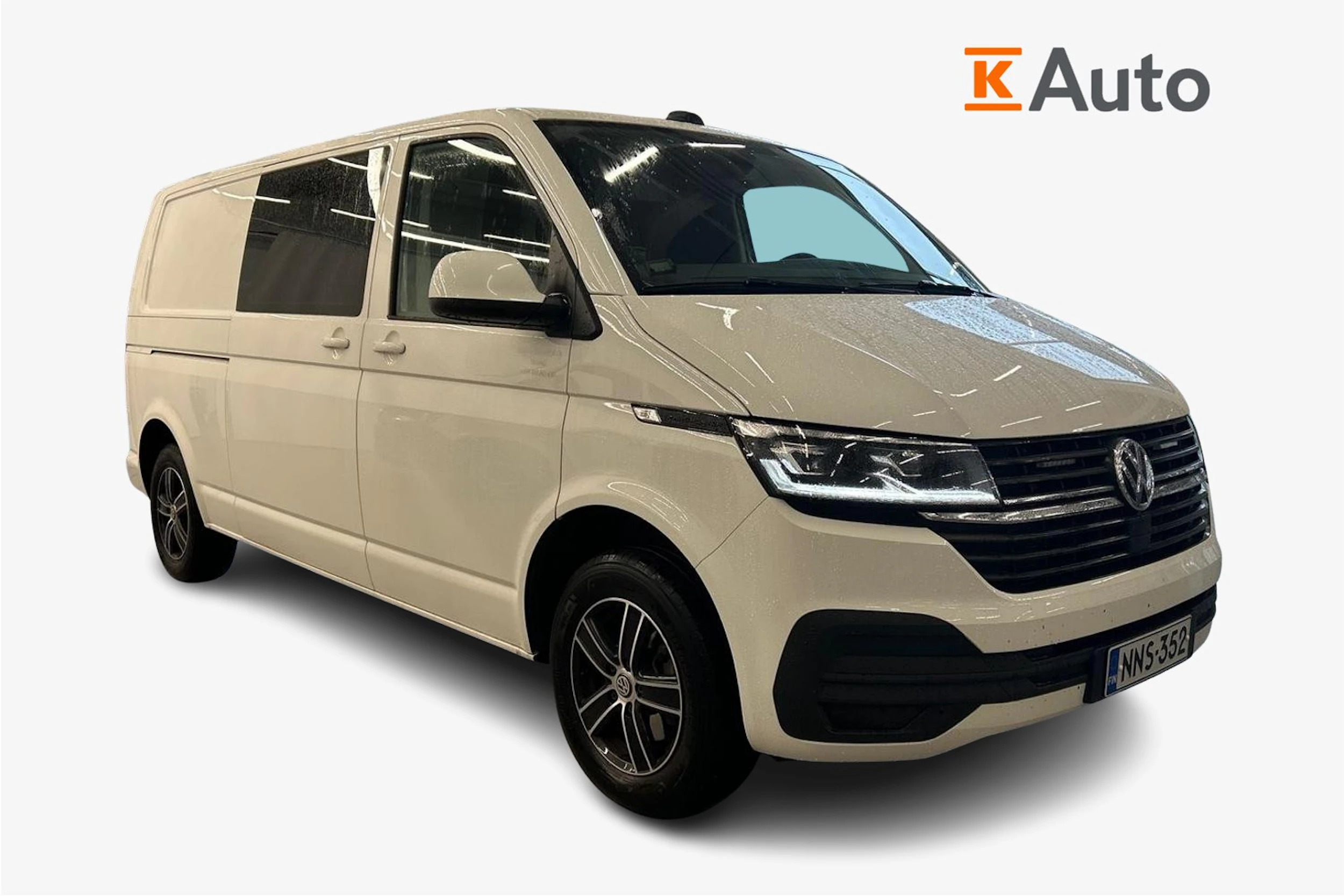 valkoinen Volkswagen Transporter 2024 kuva 1.