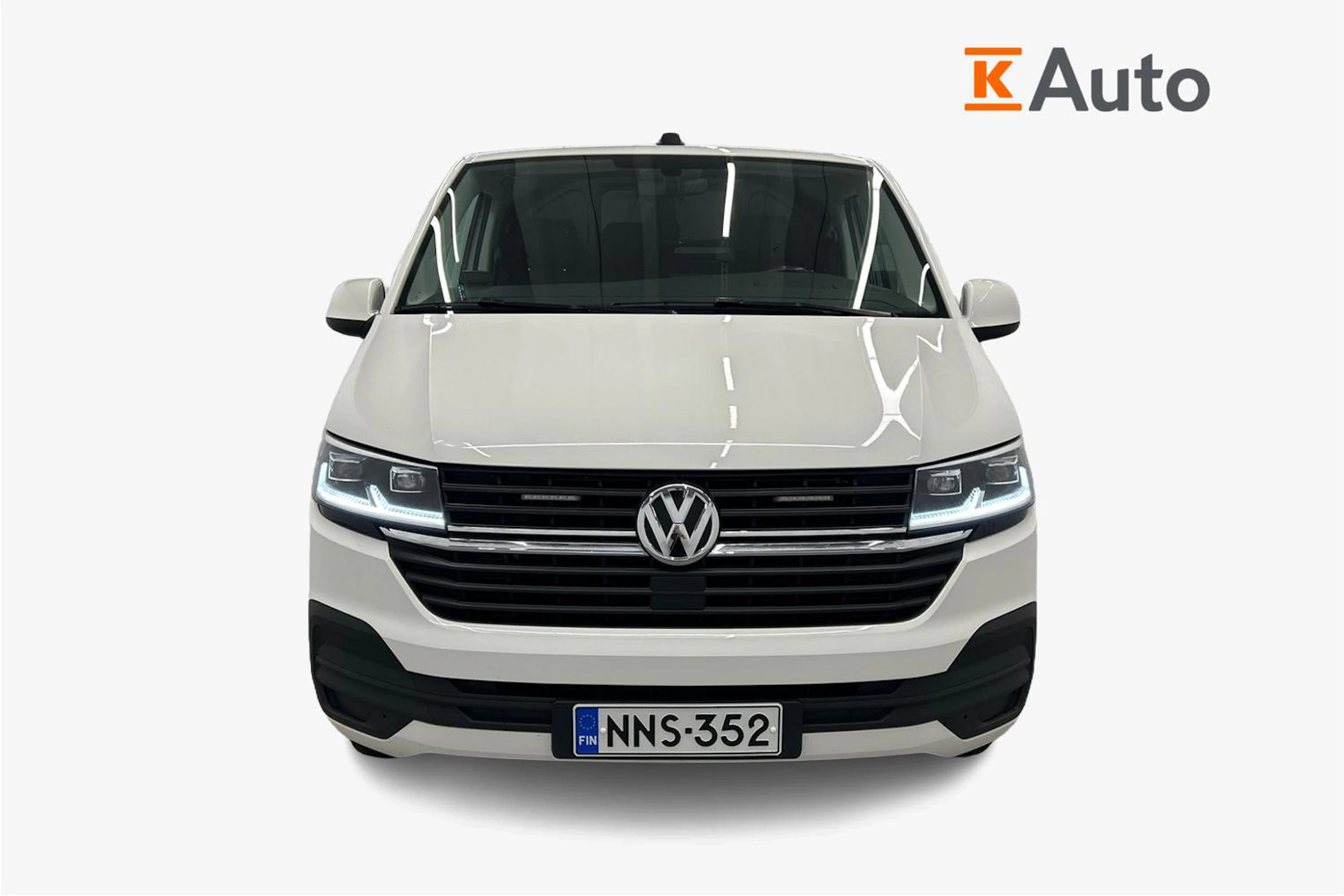 valkoinen Volkswagen Transporter 2024 kuva 4.
