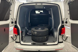 valkoinen Volkswagen Transporter 2024 kuva 8.