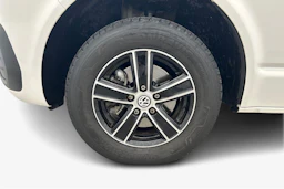valkoinen Volkswagen Transporter 2024 kuva 9.