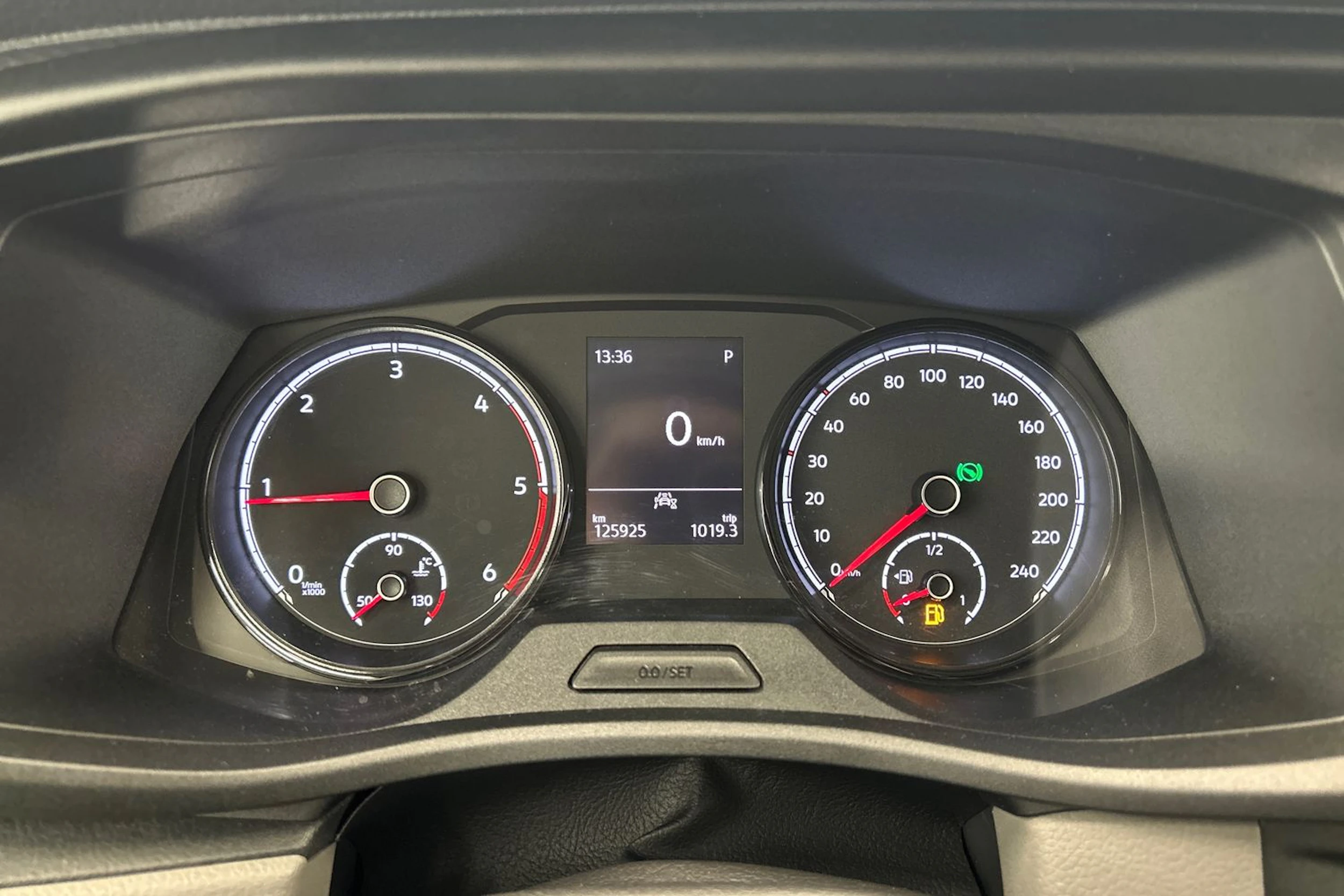 valkoinen Volkswagen Transporter 2024 kuva 12.