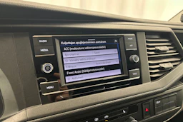 valkoinen Volkswagen Transporter 2024 kuva 16.