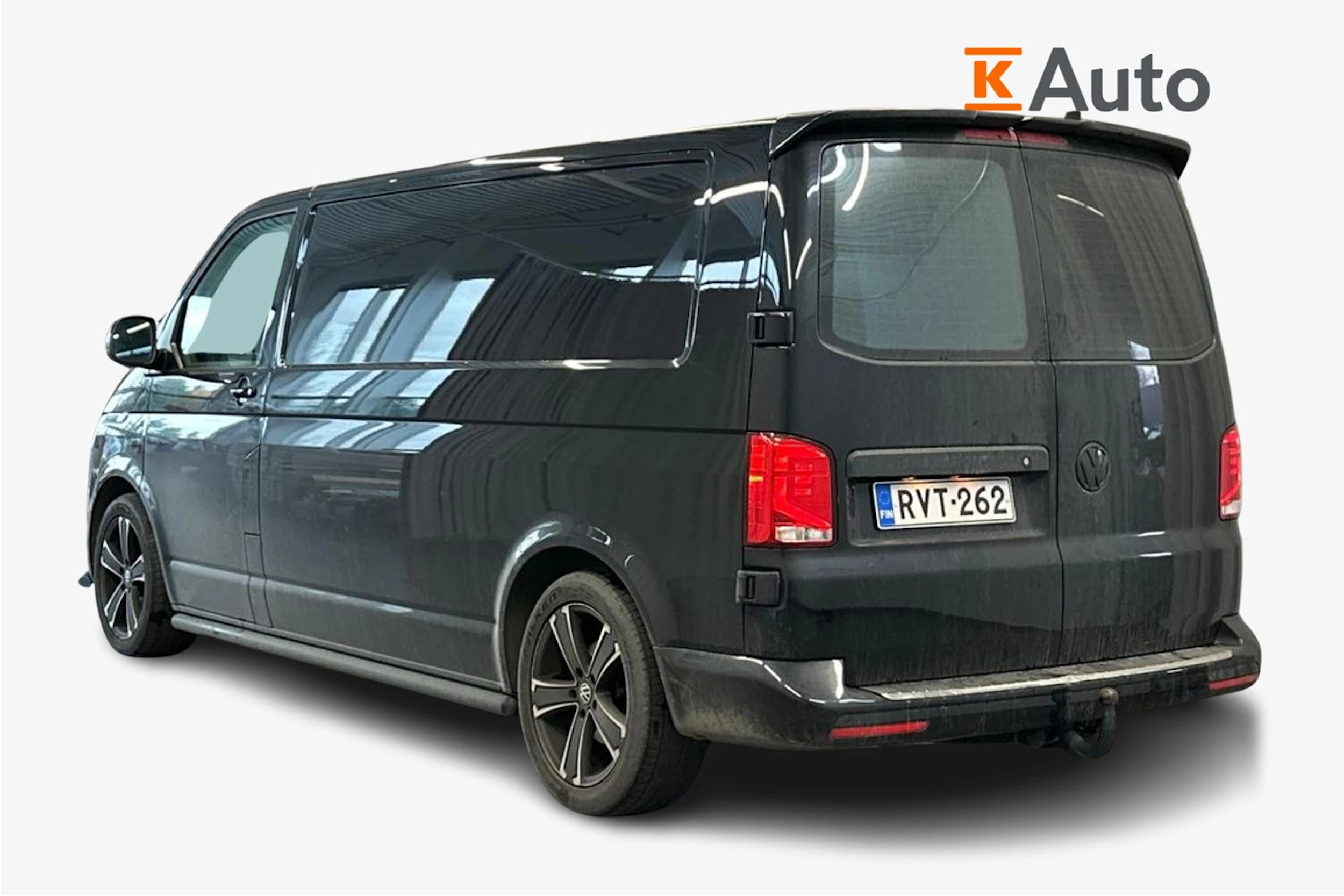 musta Volkswagen Transporter 2024 kuva 2.