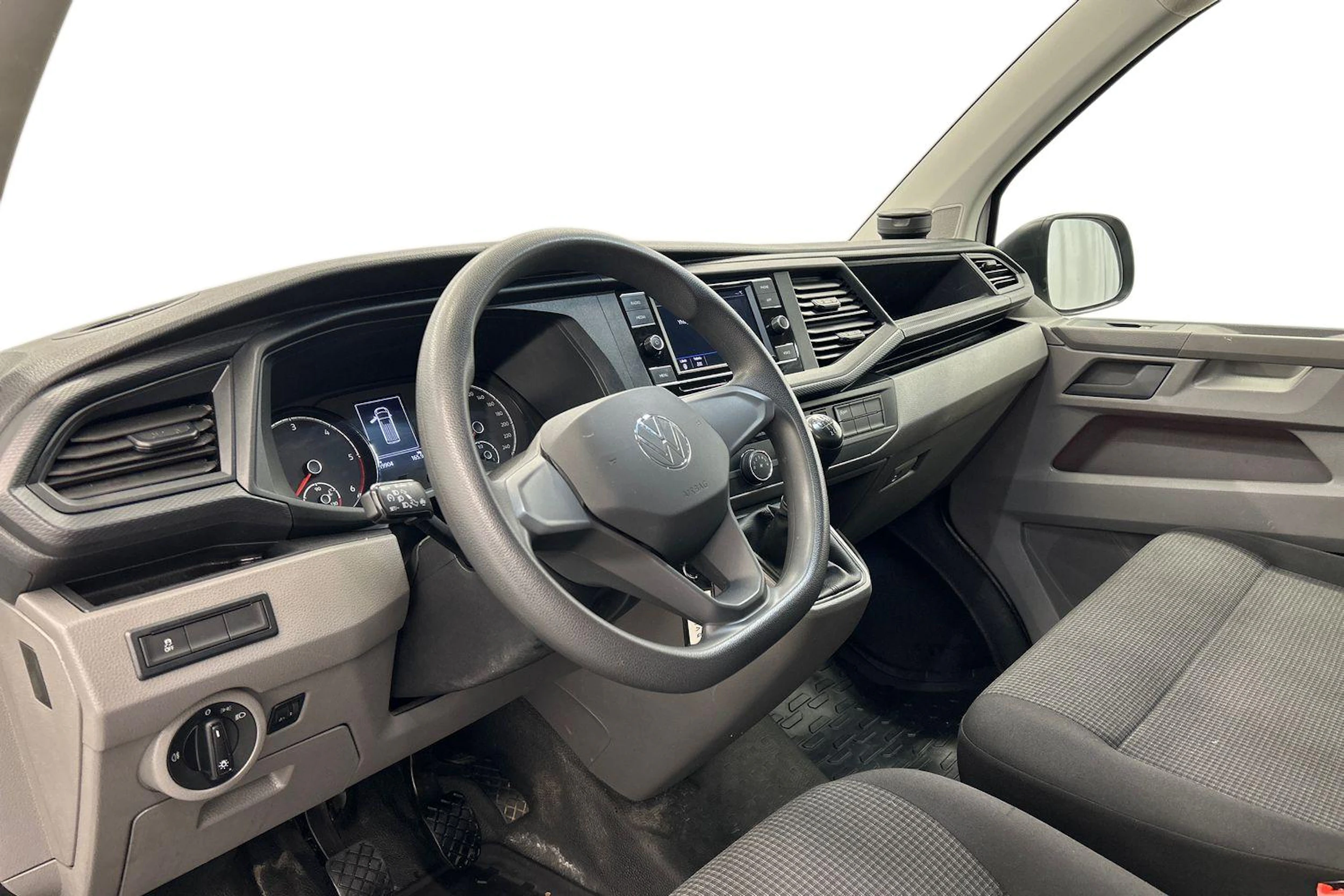 valkoinen Volkswagen Transporter 2024 kuva 6.