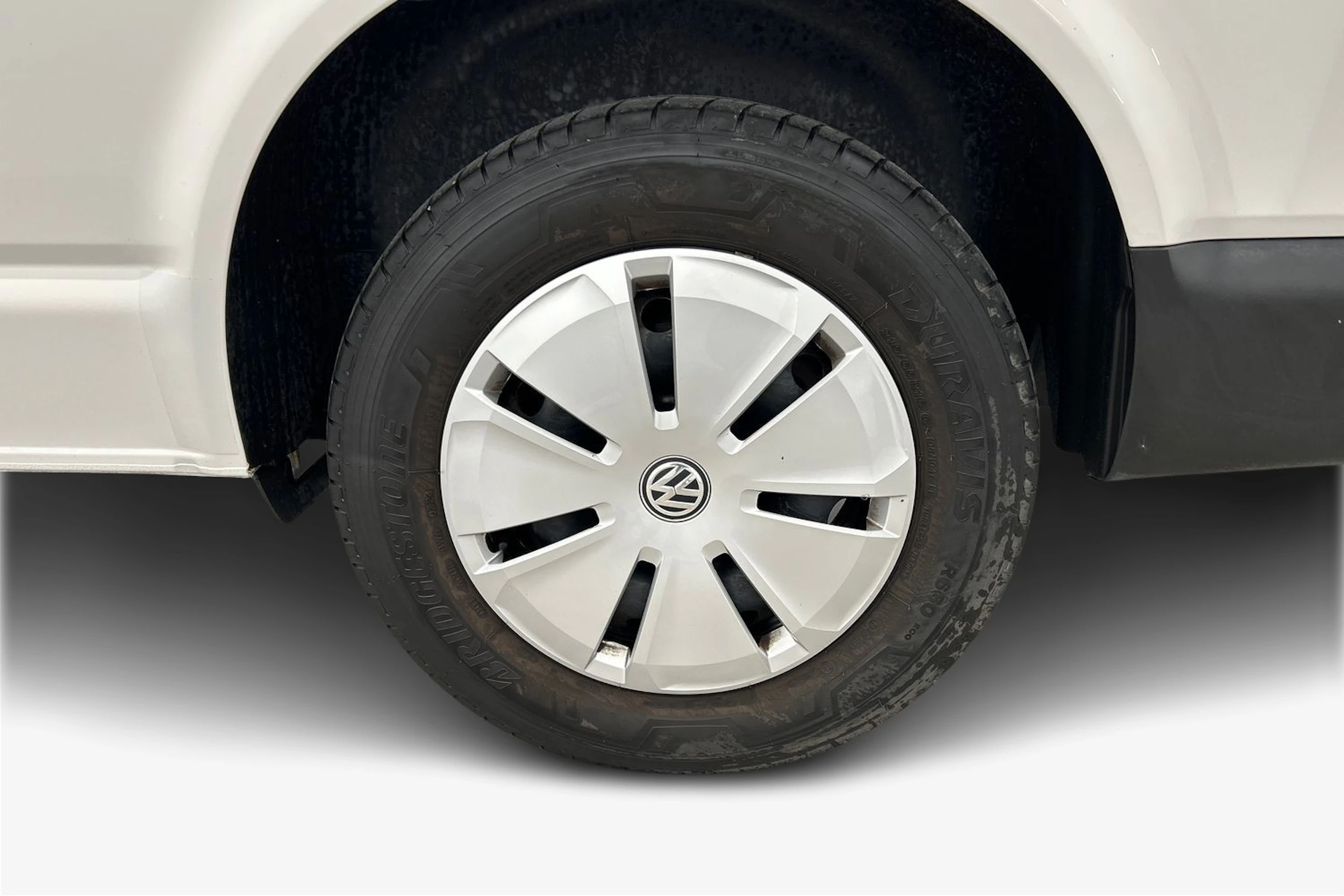valkoinen Volkswagen Transporter 2024 kuva 9.