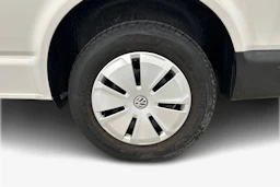 valkoinen Volkswagen Transporter 2024 kuva 9.