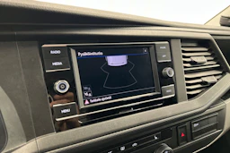 valkoinen Volkswagen Transporter 2024 kuva 15.