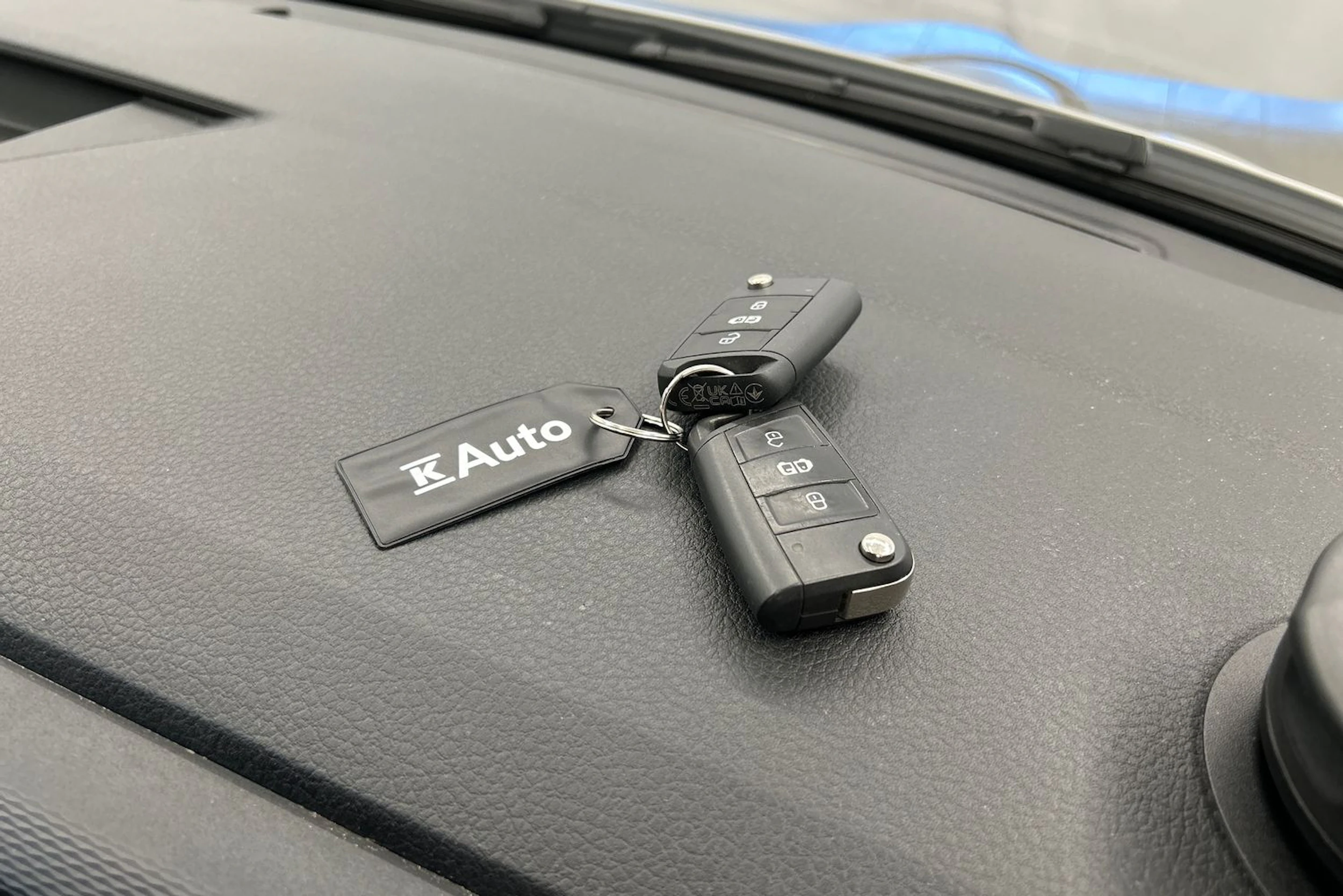 valkoinen Volkswagen Transporter 2024 kuva 23.