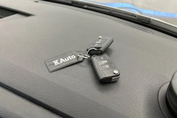 valkoinen Volkswagen Transporter 2024 kuva 23.