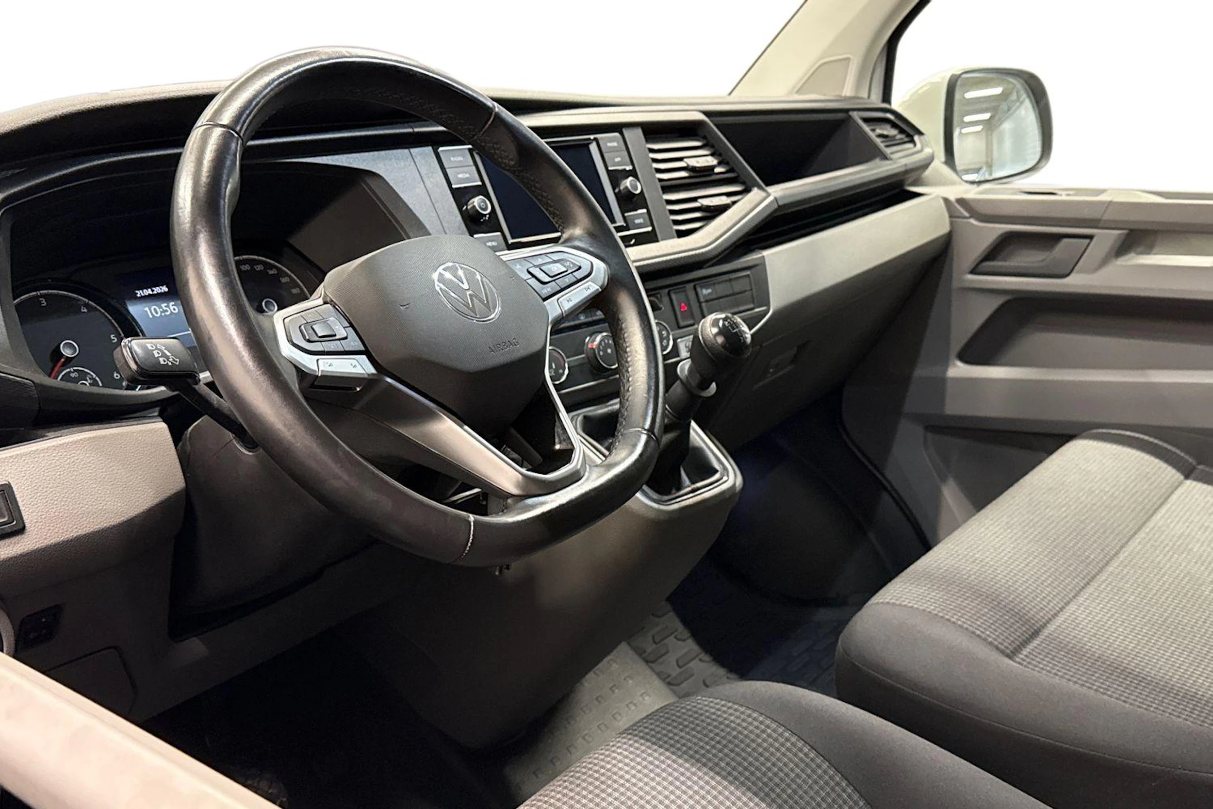 valkoinen Volkswagen Transporter 2024 kuva 8.