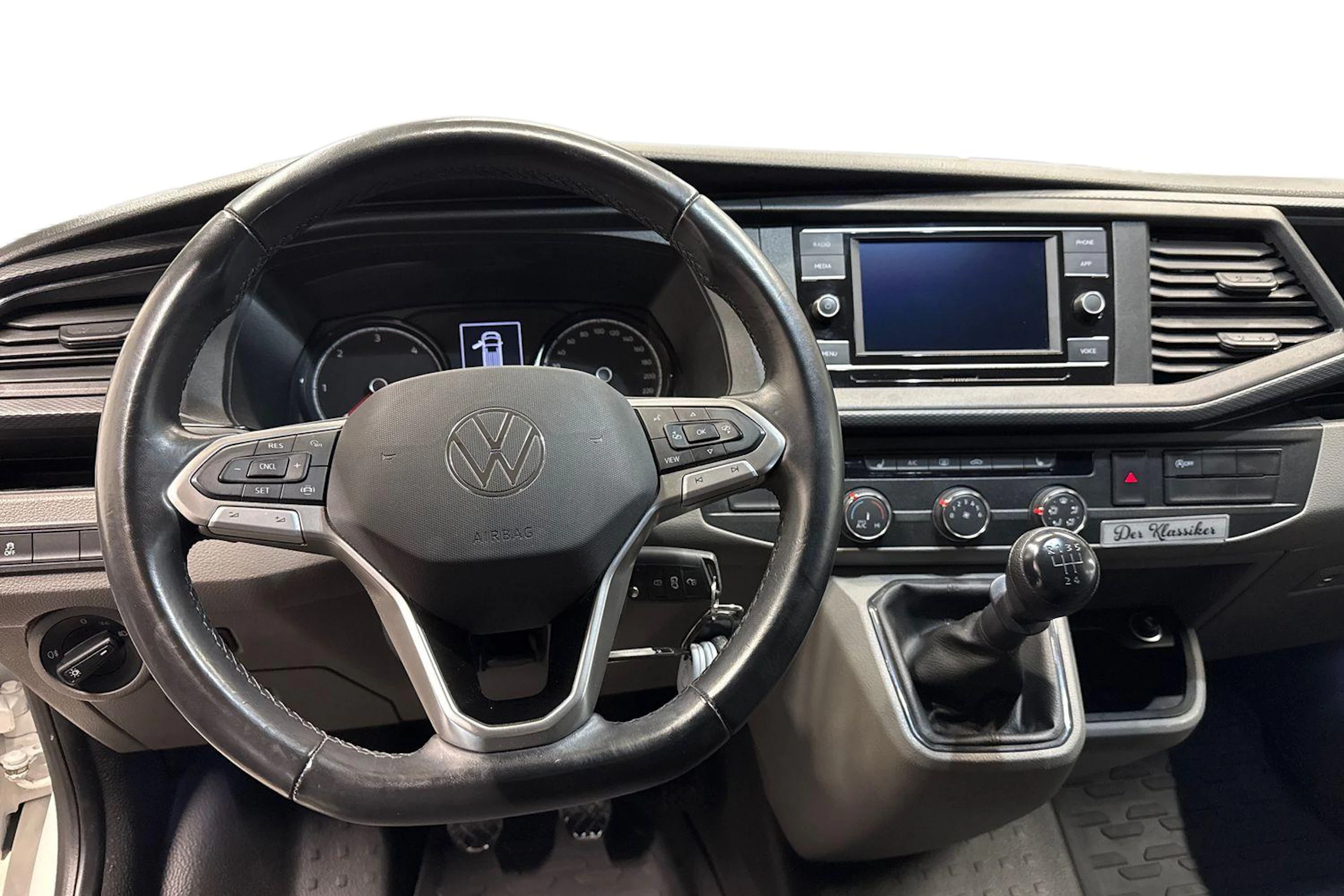 valkoinen Volkswagen Transporter 2024 kuva 9.