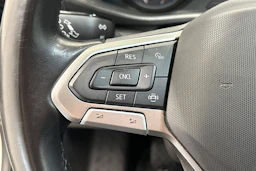 valkoinen Volkswagen Transporter 2024 kuva 16.