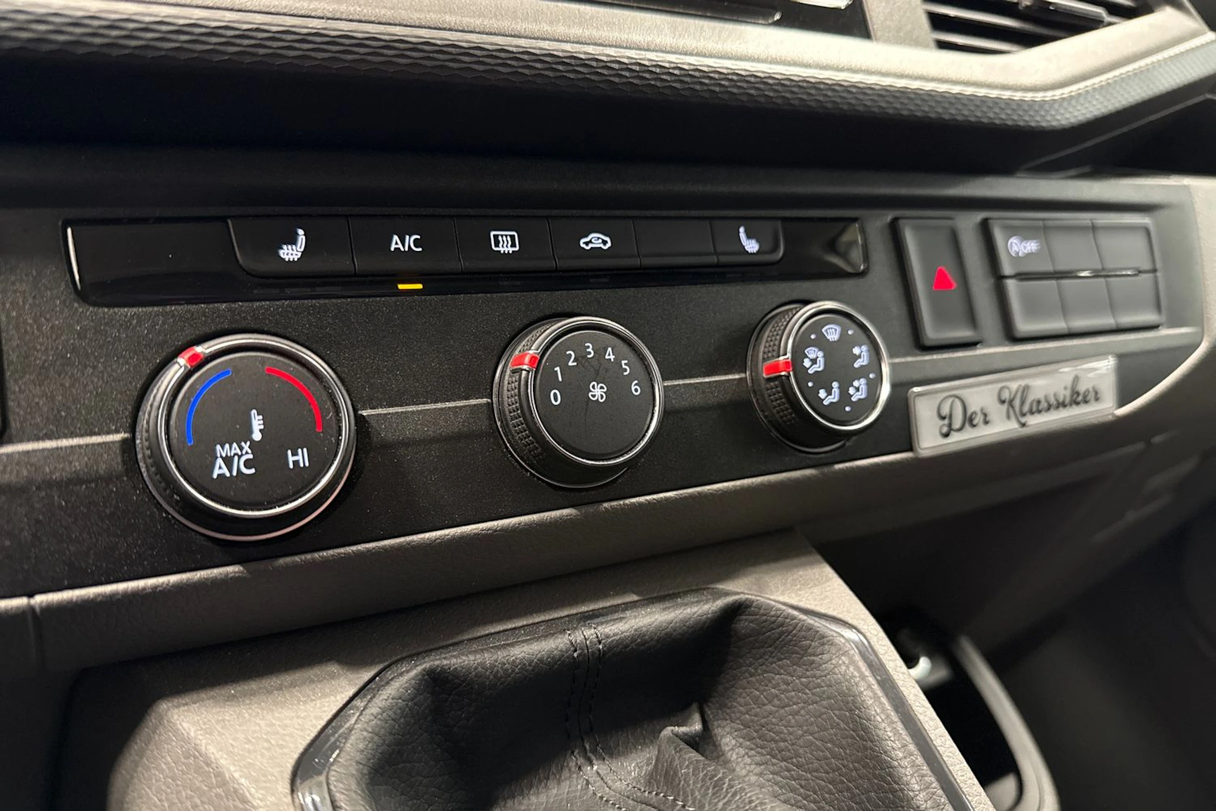 valkoinen Volkswagen Transporter 2024 kuva 20.