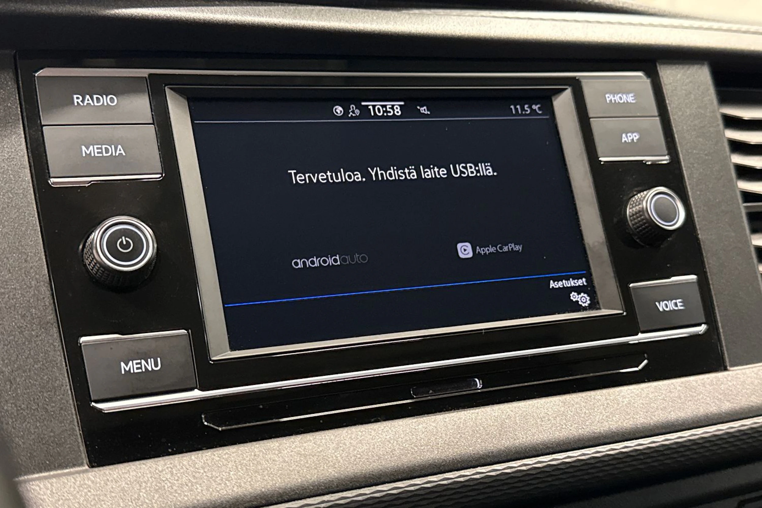 valkoinen Volkswagen Transporter 2024 kuva 21.