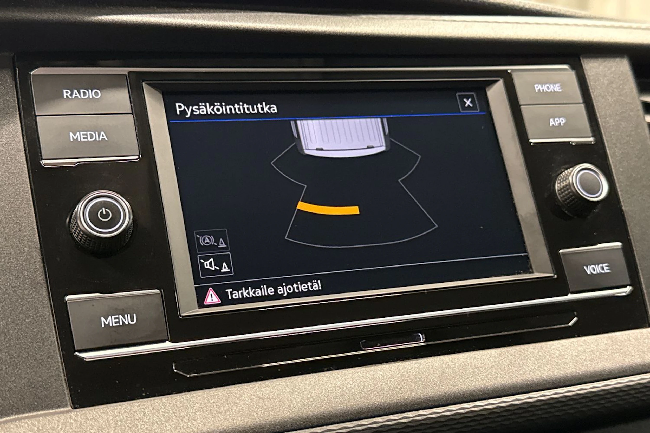 valkoinen Volkswagen Transporter 2024 kuva 22.