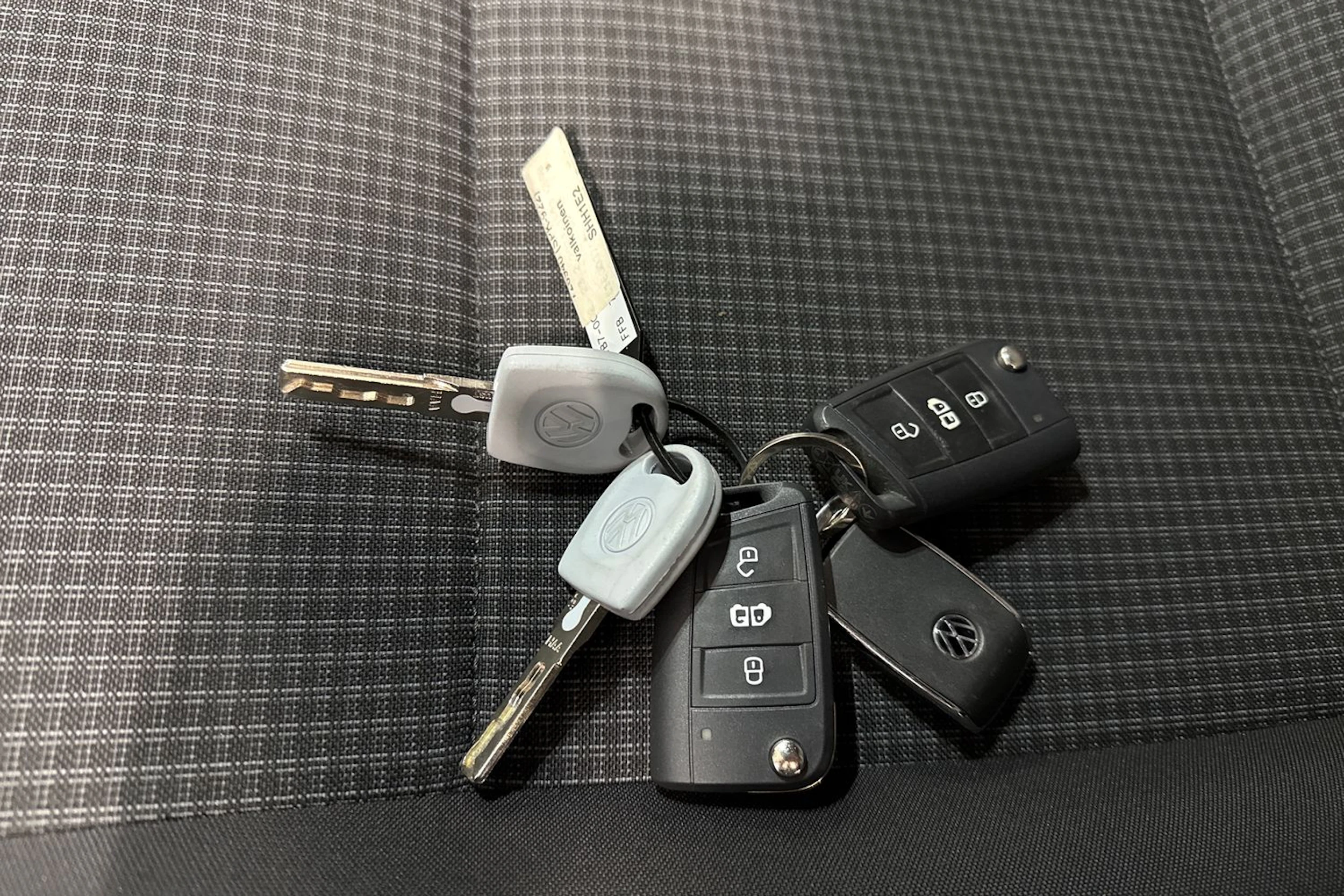 valkoinen Volkswagen Transporter 2024 kuva 24.