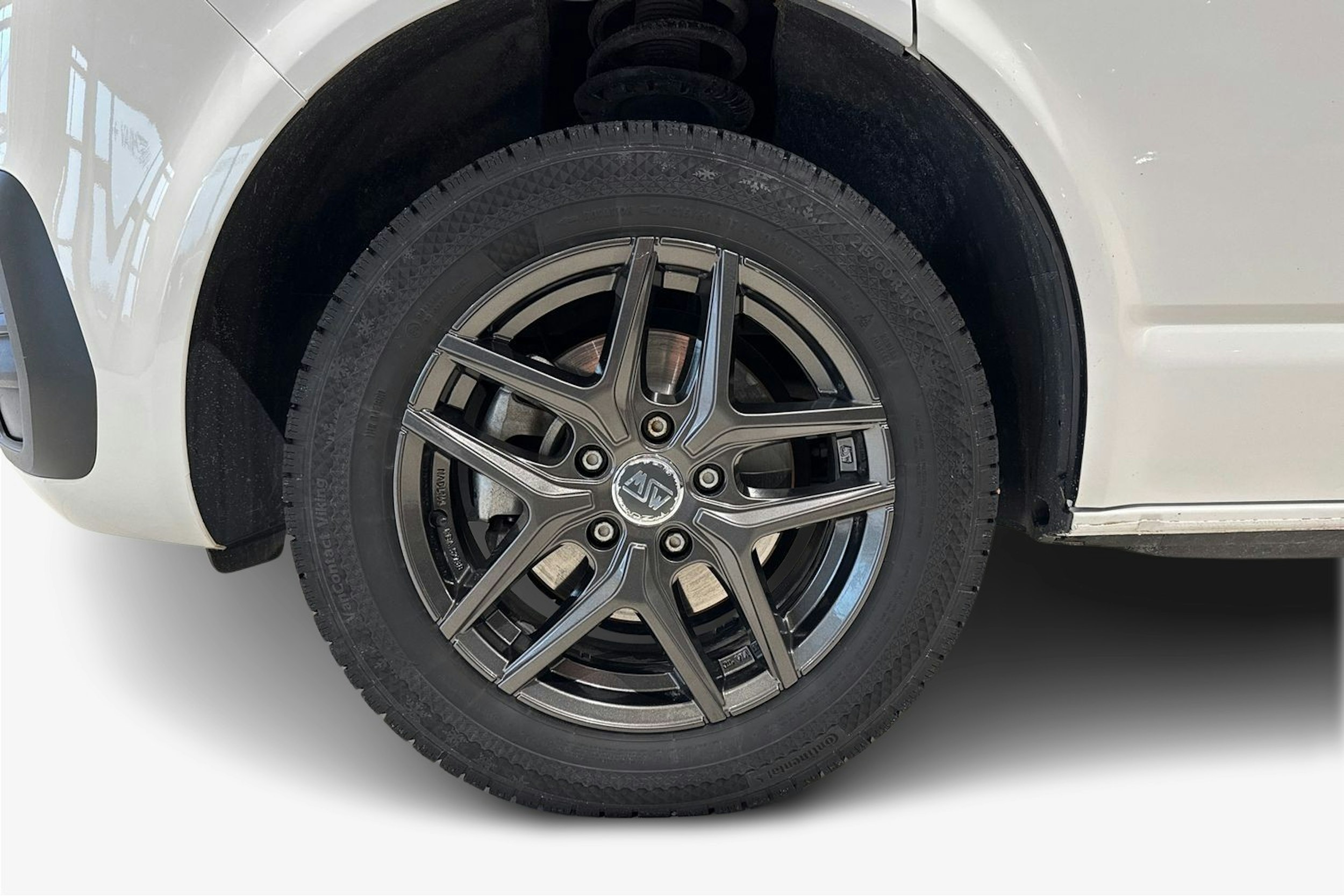 valkoinen Volkswagen Transporter 2024 kuva 11.