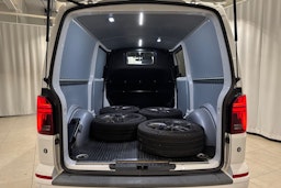 valkoinen Volkswagen Transporter 2024 kuva 16.