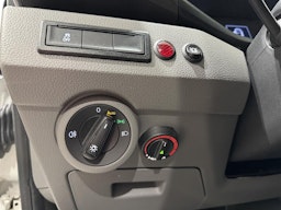 valkoinen Volkswagen Transporter 2024 kuva 19.