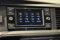 valkoinen Volkswagen Transporter 2024 kuva 21.