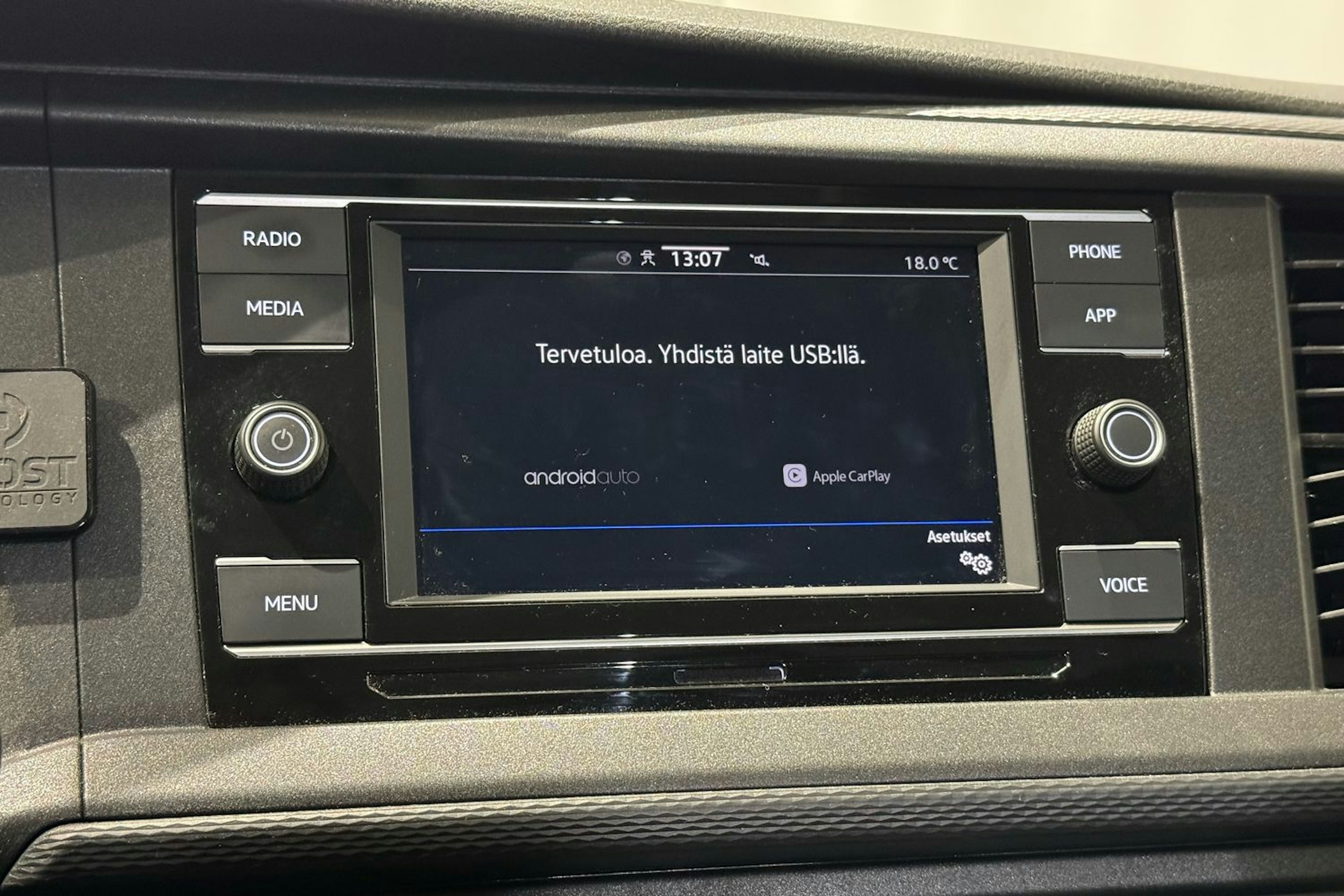 valkoinen Volkswagen Transporter 2024 kuva 22.