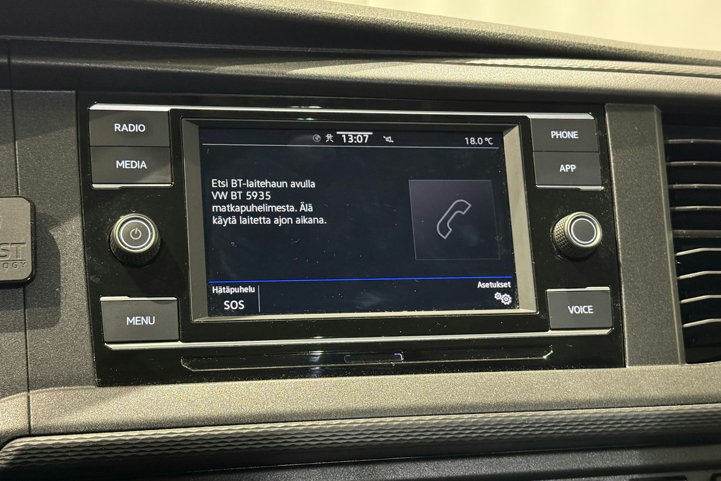 valkoinen Volkswagen Transporter 2024 kuva 23.