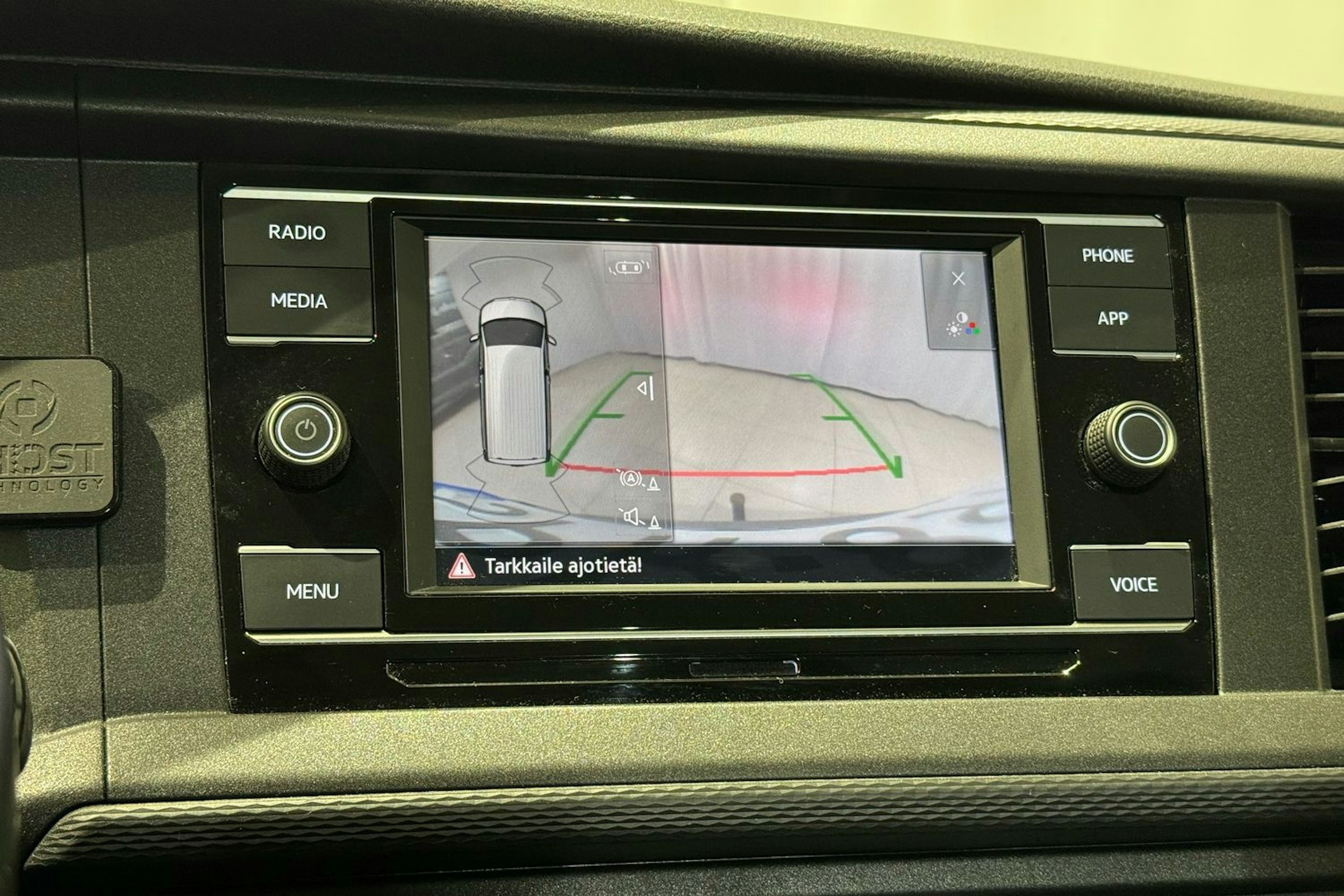 valkoinen Volkswagen Transporter 2024 kuva 24.