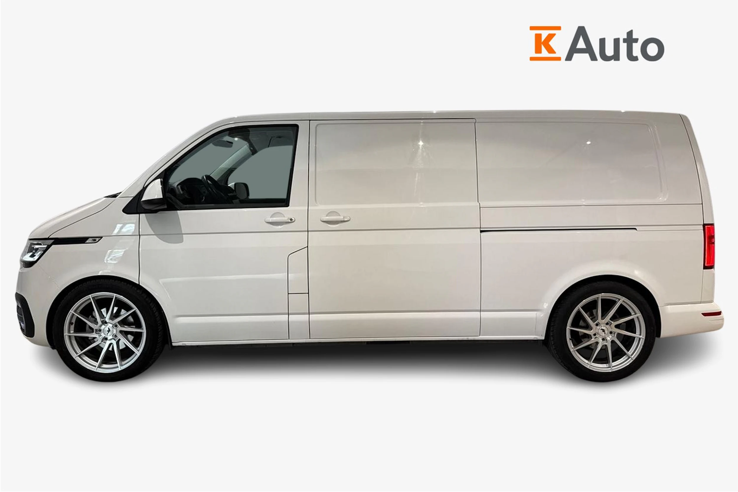 valkoinen Volkswagen Transporter 2024 kuva 7.