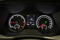 valkoinen Volkswagen Transporter 2024 kuva 22.