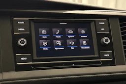 valkoinen Volkswagen Transporter 2024 kuva 24.