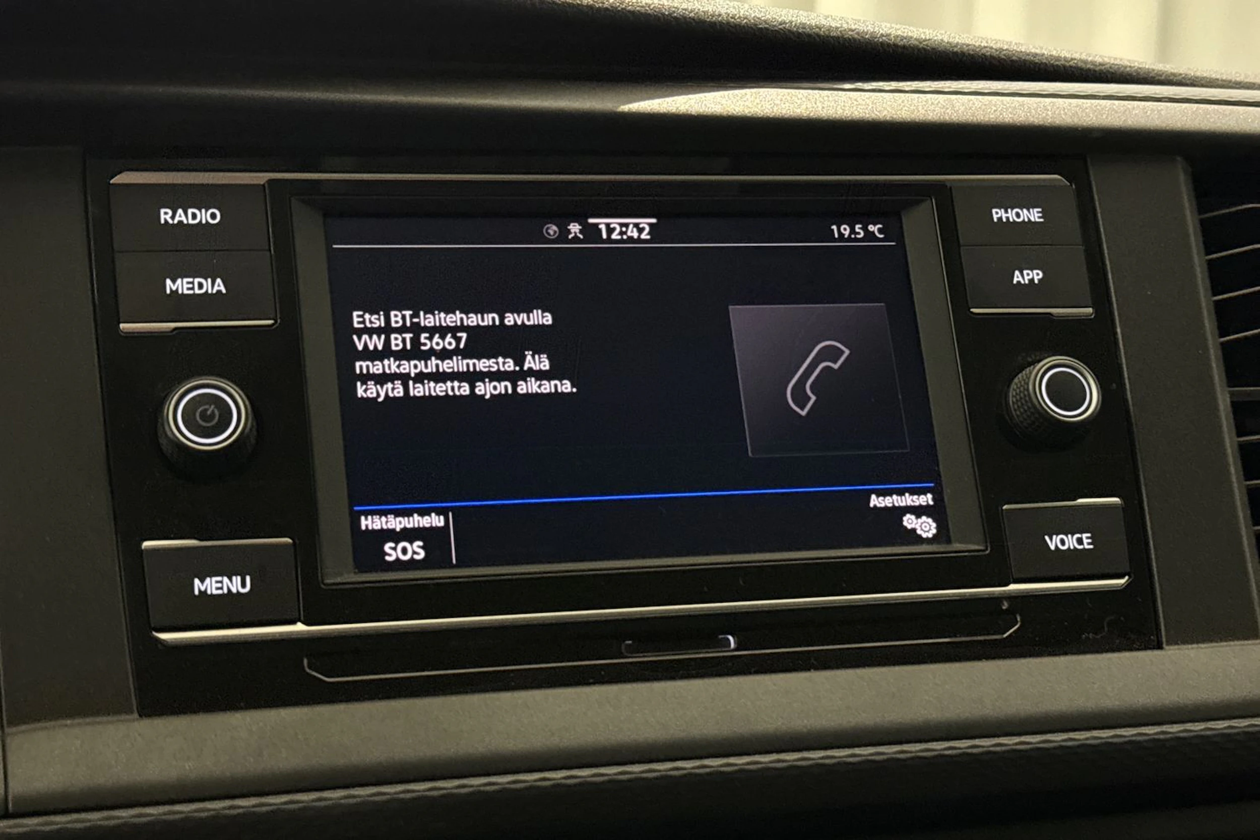 valkoinen Volkswagen Transporter 2024 kuva 25.