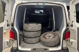 valkoinen Volkswagen Transporter 2024 kuva 5.
