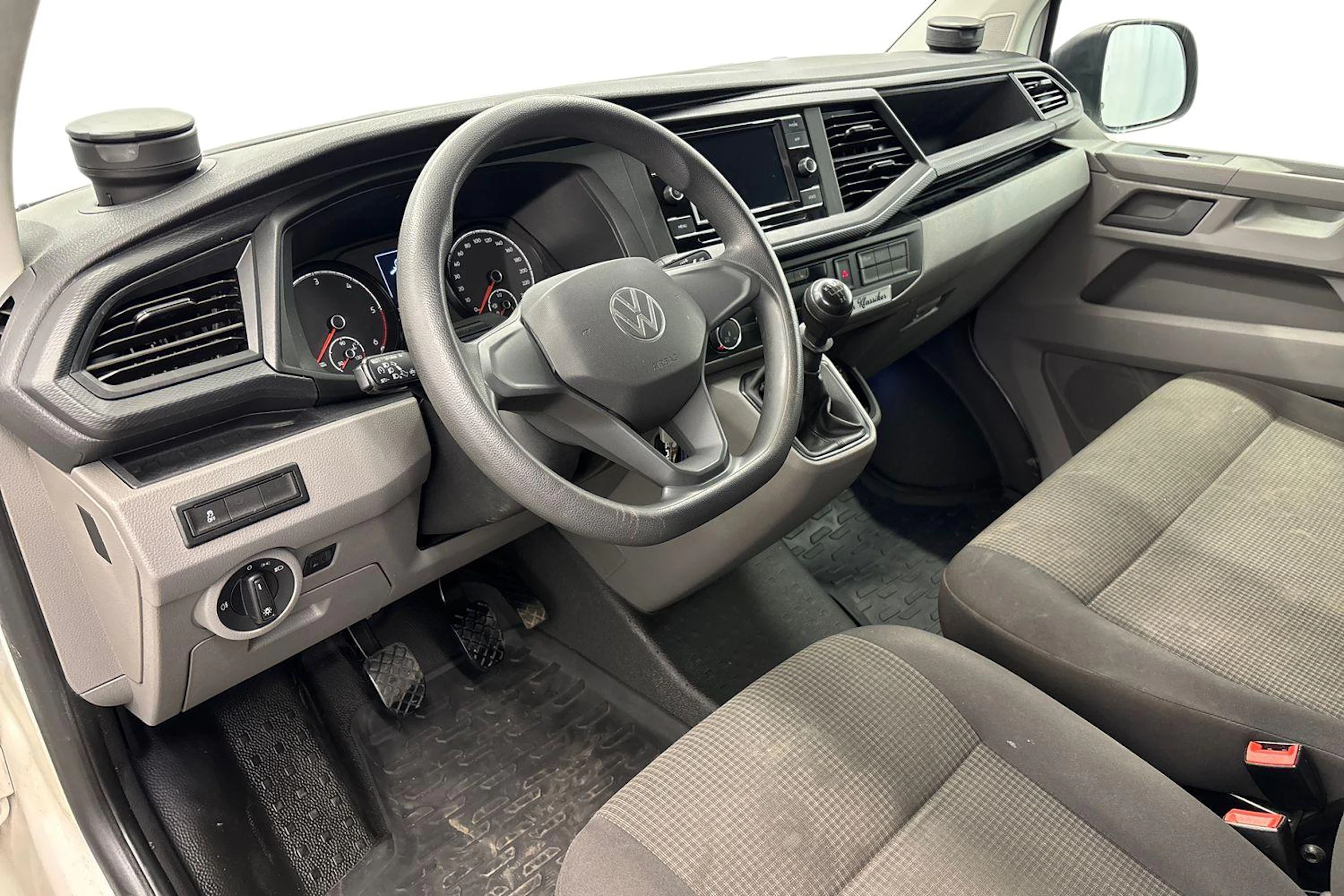 valkoinen Volkswagen Transporter 2024 kuva 8.
