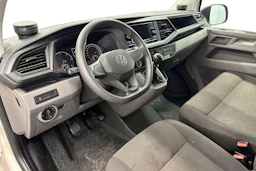valkoinen Volkswagen Transporter 2024 kuva 8.