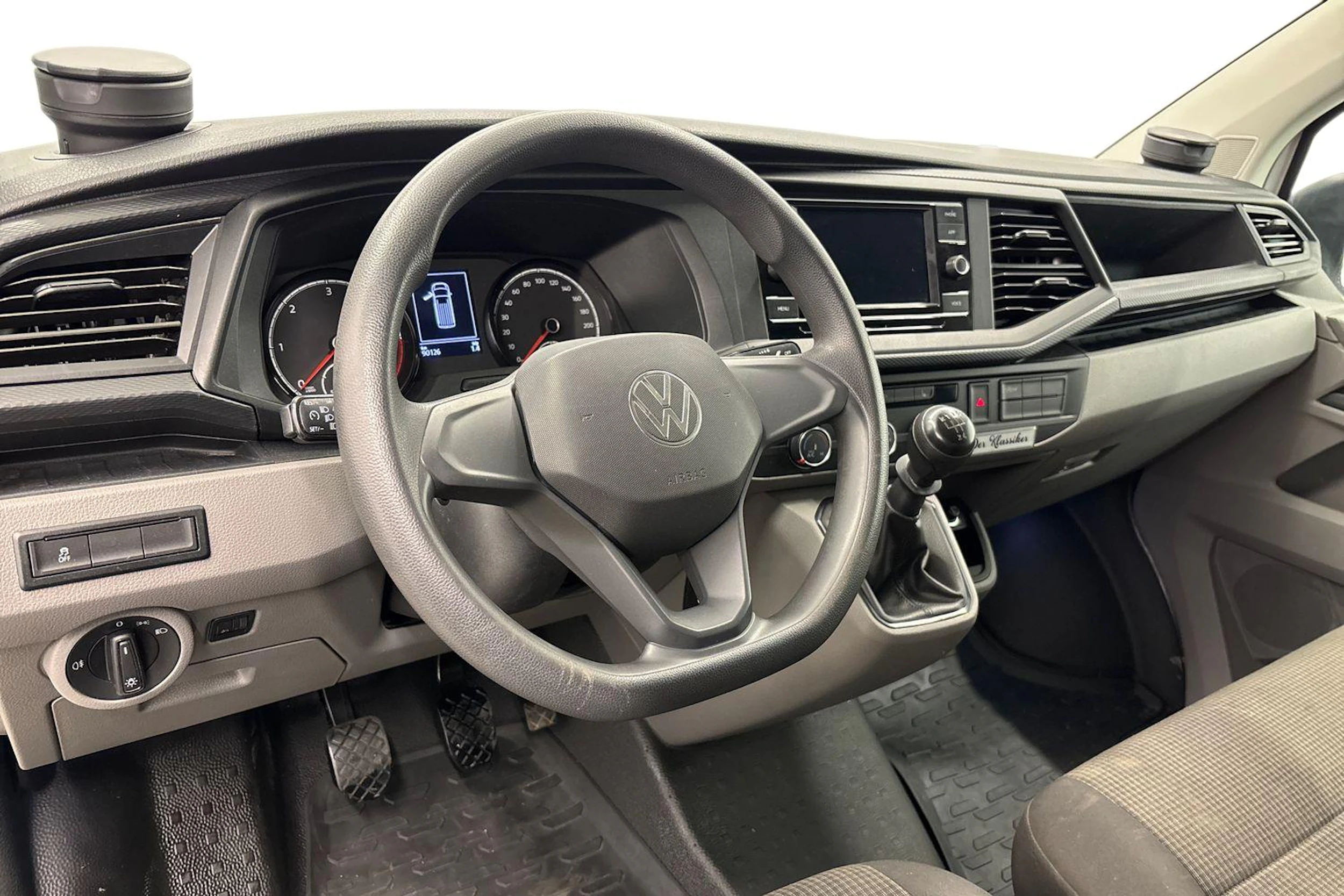 valkoinen Volkswagen Transporter 2024 kuva 9.