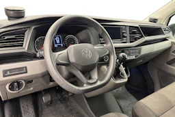 valkoinen Volkswagen Transporter 2024 kuva 9.