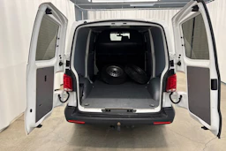 valkoinen Volkswagen Transporter 2024 kuva 16.