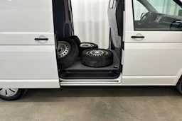 valkoinen Volkswagen Transporter 2024 kuva 17.