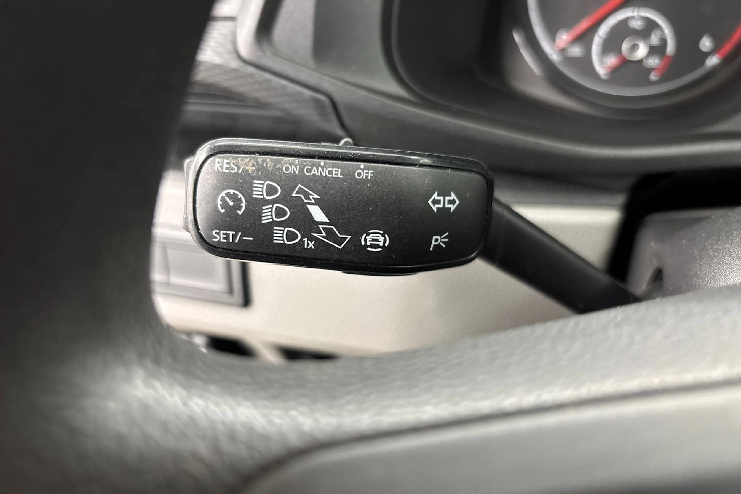 valkoinen Volkswagen Transporter 2024 kuva 20.
