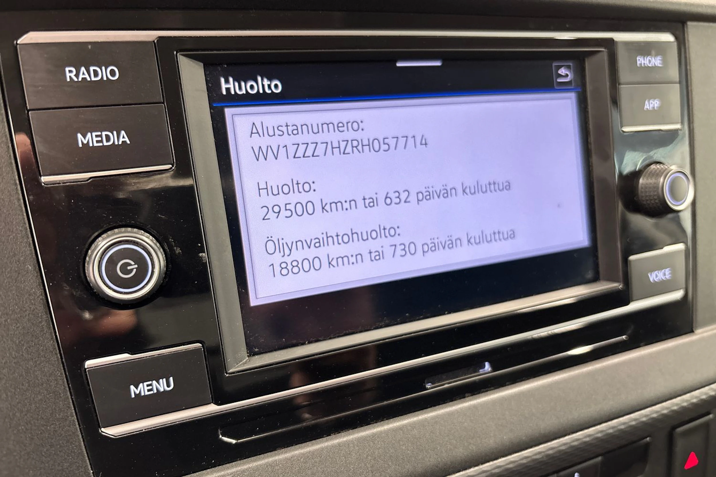 valkoinen Volkswagen Transporter 2024 kuva 25.