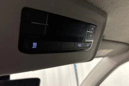 valkoinen Volkswagen Transporter 2024 kuva 26.