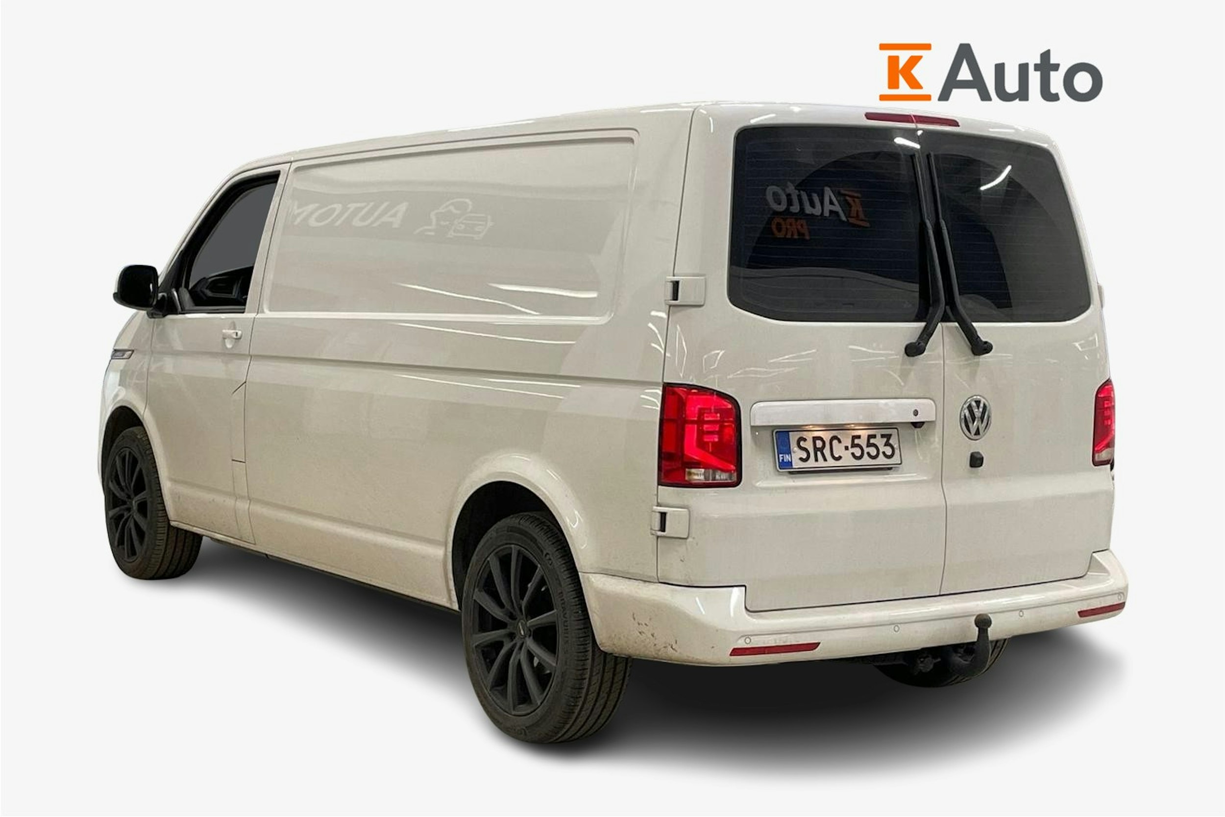 valkoinen Volkswagen Transporter 2024 kuva 2.